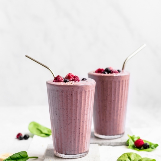 berry smoothie in two glasses
