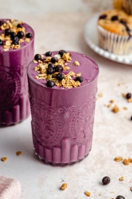 blueberry muffin smoothie in a glass